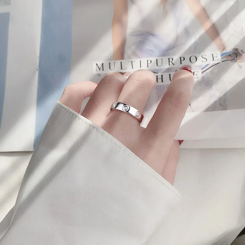 Moissanite925Sterling Silver Women, High-End Simple and Elegant Design, Simulated Closed Ring Setting, Wholesal
